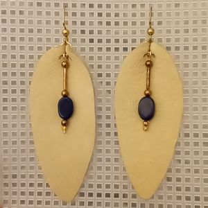 Teadrop leather earring with stones.